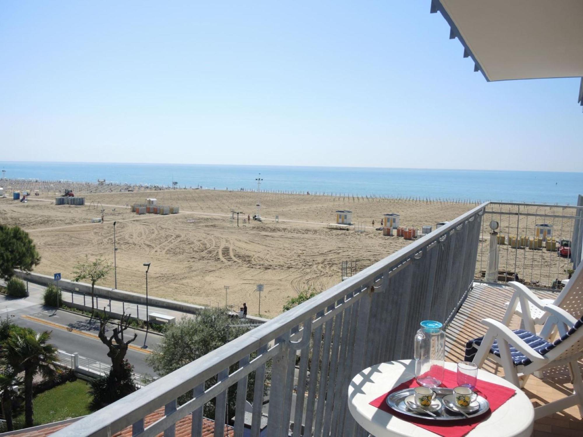 Cozy Flat With Amazing Seaview In Bibione Apartment Екстериор снимка